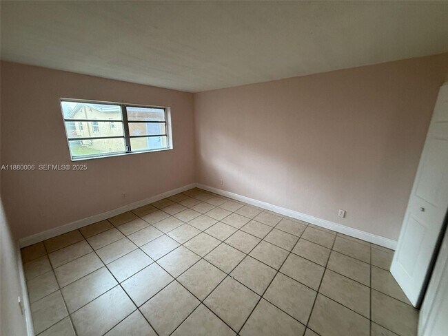 Photo - 4732 SW 33rd Ave Unit 103