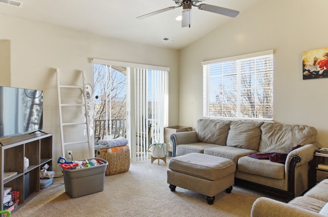 Photo - 467 S 2550 W