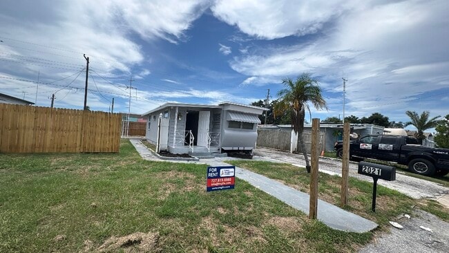 Building Photo - 2021 Pleasure Dr Rental