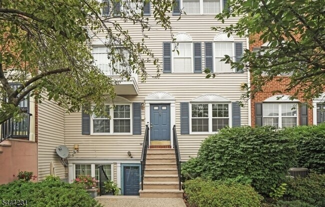 92 Callahan Ct