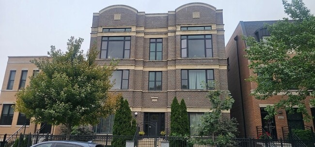 Building Photo - 3323 S Prairie Ave Unit 2S