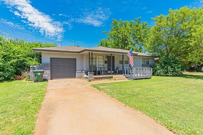 Photo - 609 General Senter Dr House