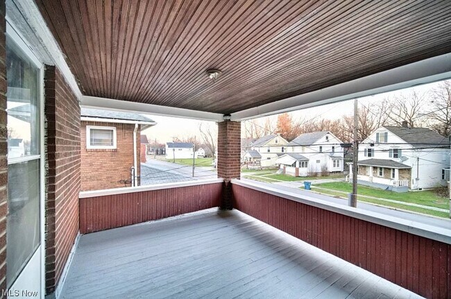 2402 Elyria Ave Unit upper