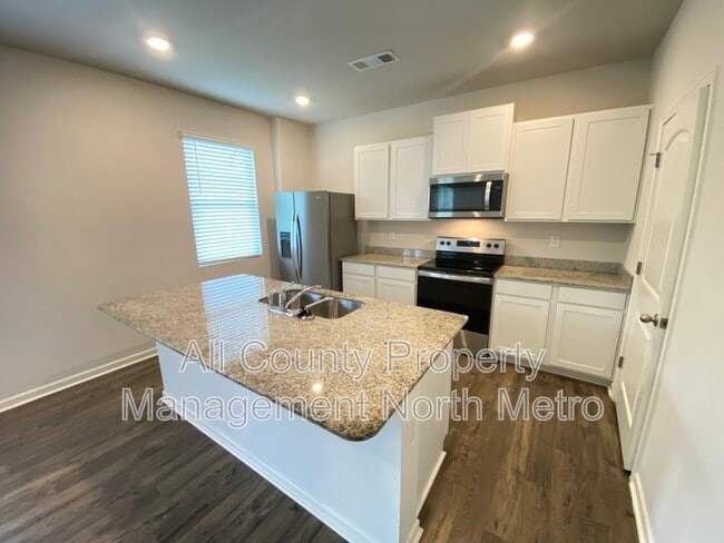 Photo - 102 Oaktree St