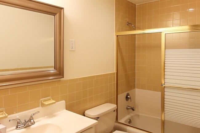 16 Williamsburg Ct Unidad 12