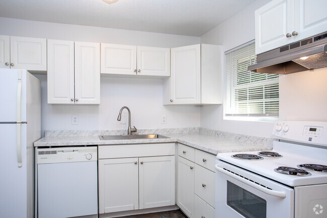 2BR, 1.5BA - 1,035SF - Kitchen
