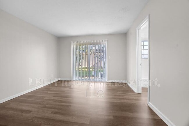 Photo - 111 E O'Bryan Ave