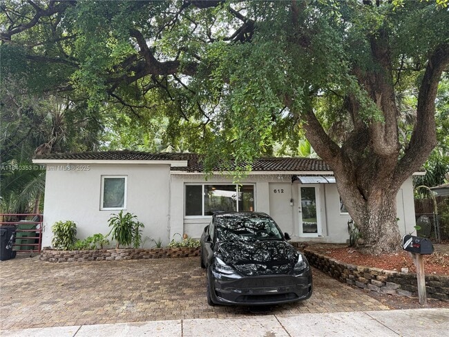 Building Photo - 612 SW 11th Ct Rental