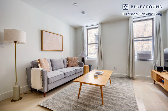 Building Photo - 300 W 21st St Rental