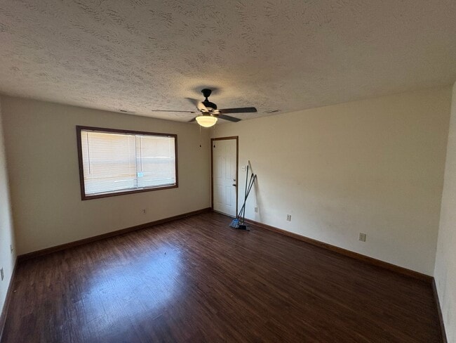 Photo - 5925 Labonte Dr