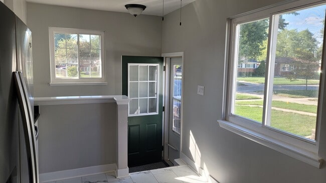 Photo - 1725 Smith St