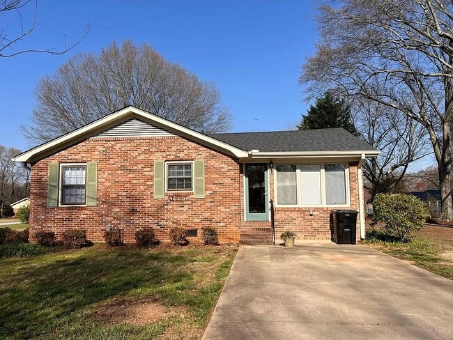 Photo - 102 Woodcliff Ct