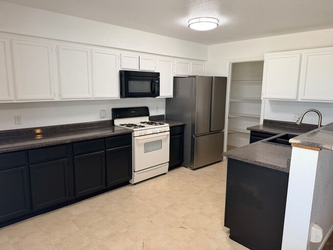 11290 E 24th Pl