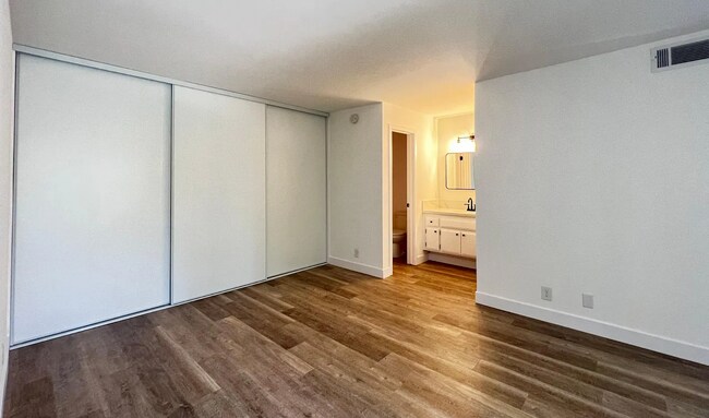 Photo - 15511 Sherman Way Unidad 3