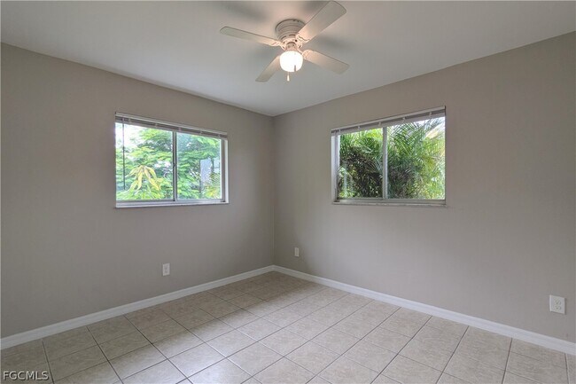 Photo - 427 NE Pine Island Ln