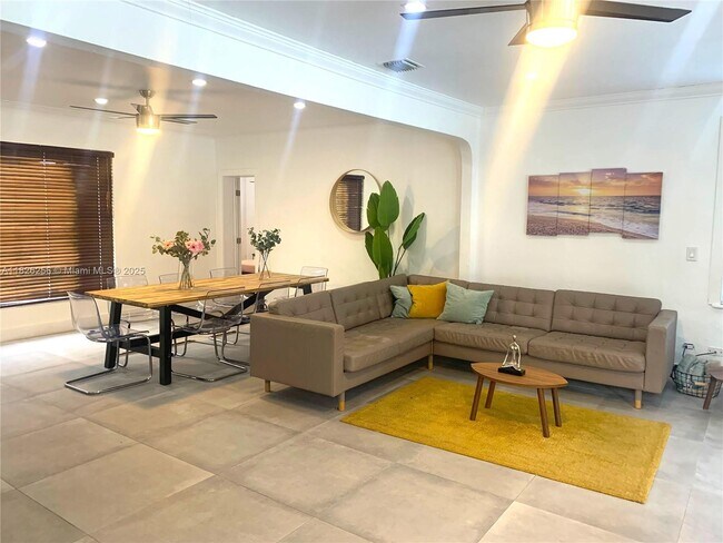 Photo - 10825 Peachtree Dr