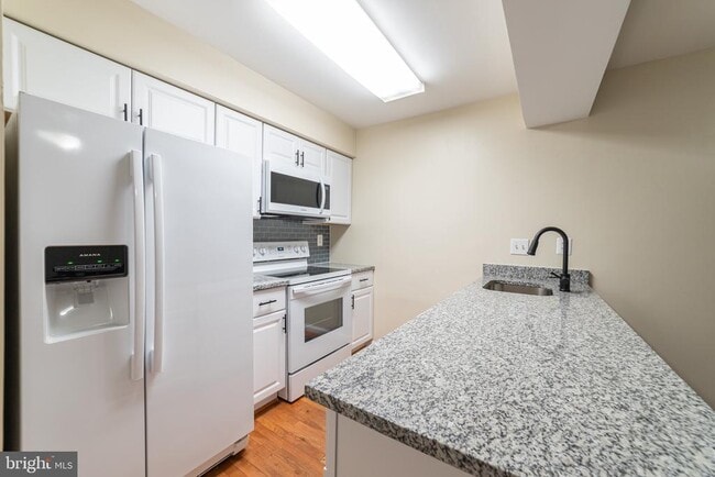 Photo - 7 Valleyfield Ct