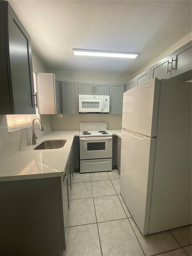 Photo - 11350 SW 3rd St Unidad A