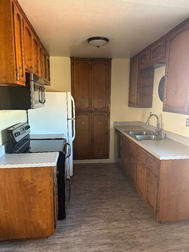 Photo - 1930 Junipero Ave Unit 3