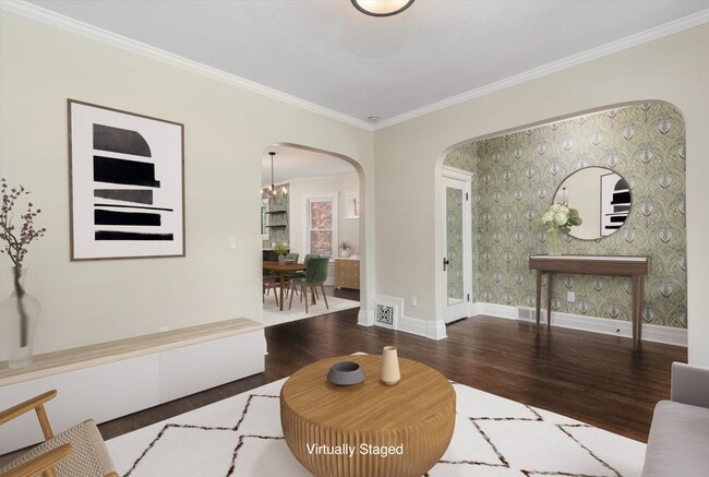 Photo - 719 Gladstone Ave