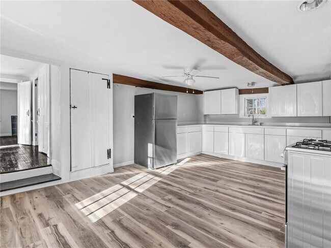 Photo - 1382 Hope St Unit 2