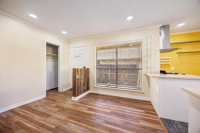 Photo - 2808 Thrushwood Dr