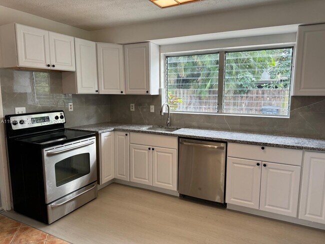 Photo - 1821 SW 23rd St