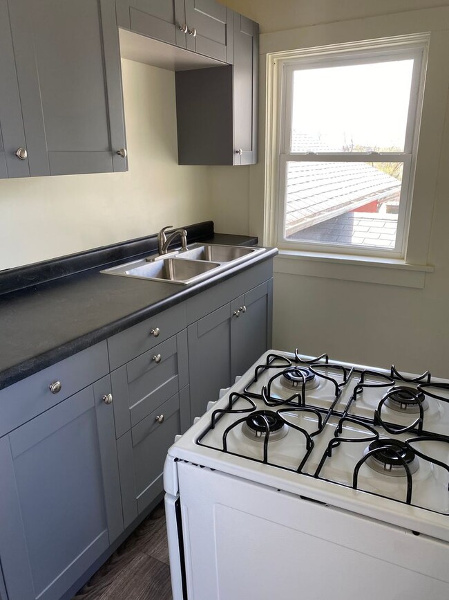 Photo - 461-463 Glen Street Unidad 463 -Upper