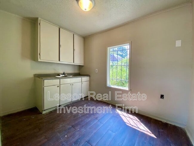 Photo - 517.5 Stoner Ave
