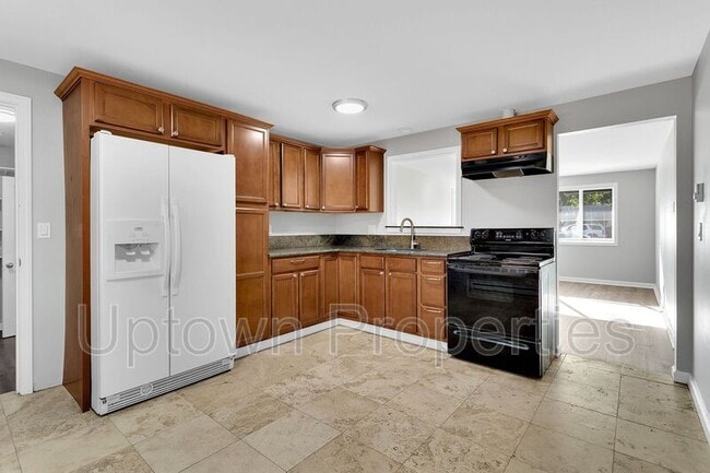 Photo - 1365 SE Cedar St