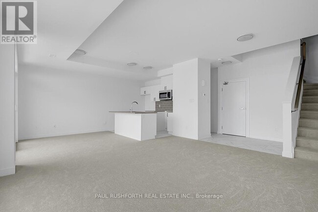 Photo - 1027 Silhouette Private