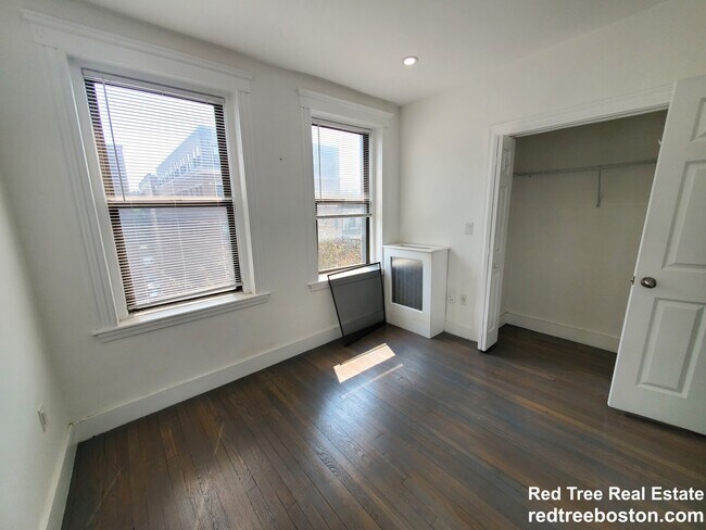 11 Peterborough St Unit 25