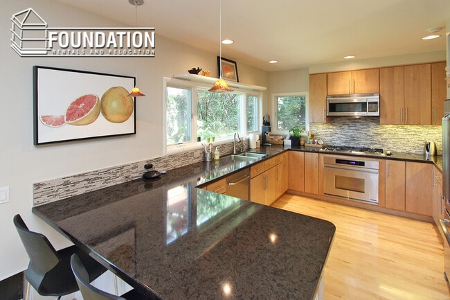 Building Photo - 133 Tiburon Blvd