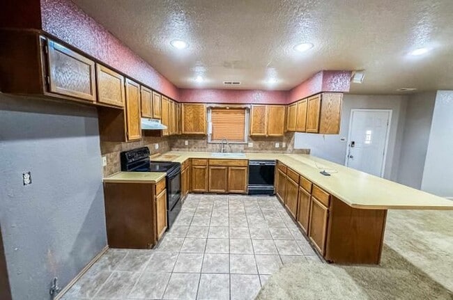 Photo - 7703 N Valdez St