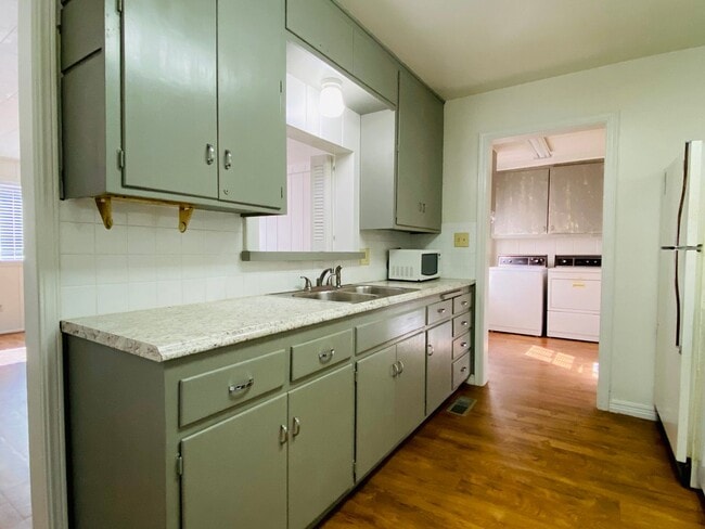 Photo - 3 bed 2 bath 1 car garage in The Village!