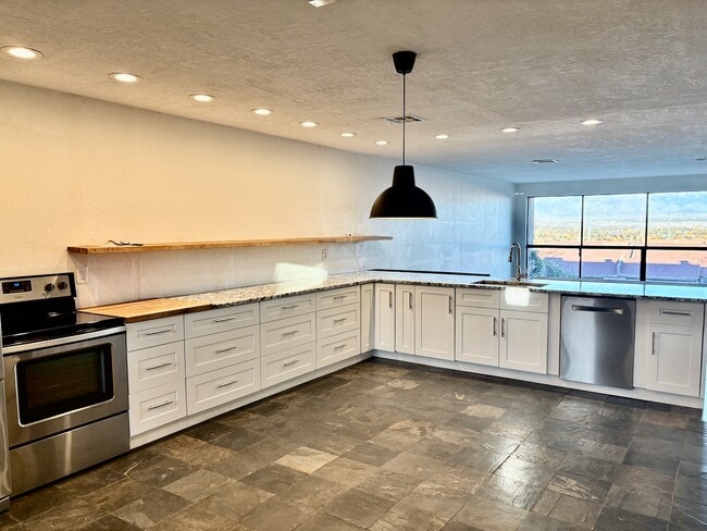 Photo - 2700 Vista Grande Dr NW