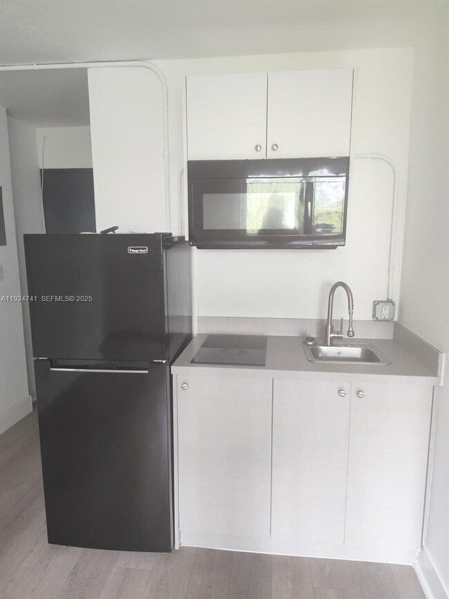 Photo - 143 SW 9th St Unit 203