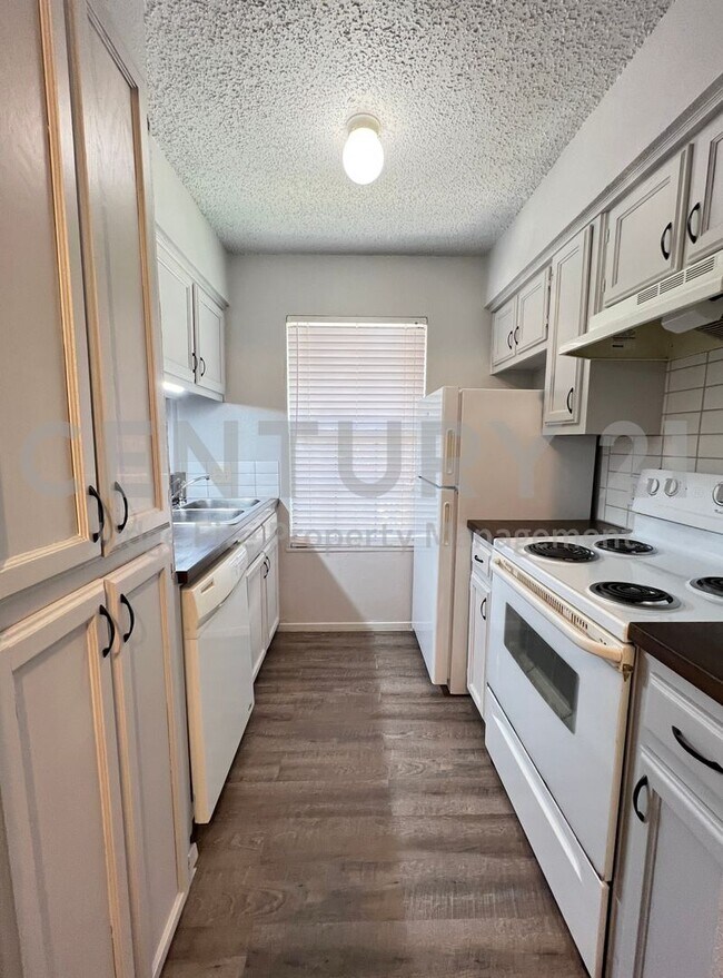 Photo - Charming 2/1 Duplex in Denton Priced to Move!