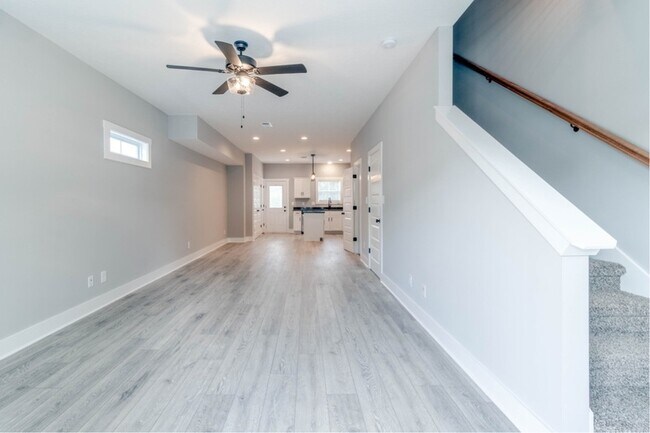 Photo - 827 Charlotte St