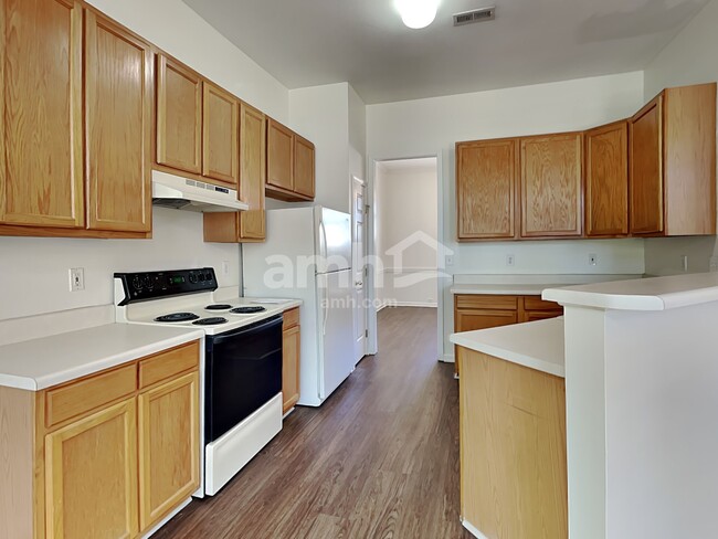 Photo - 127 Bathurst Ln