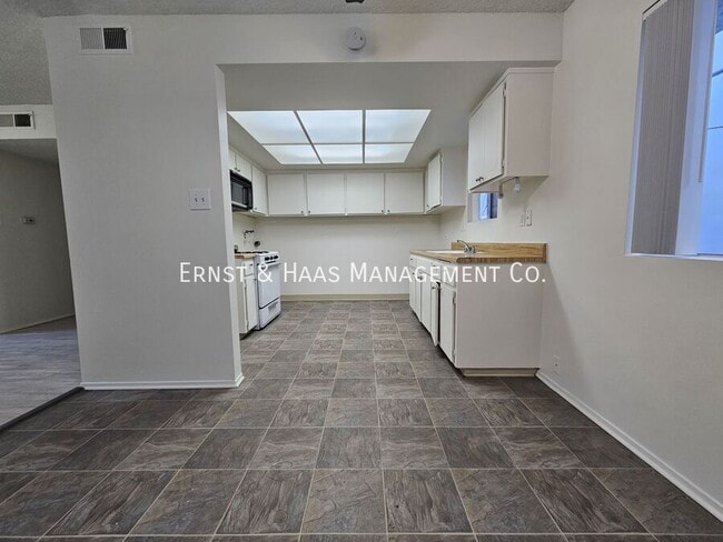 Photo - 282 Molino Ave Unidad D