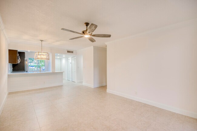Photo - 6865 Huntington Ln Unit 105