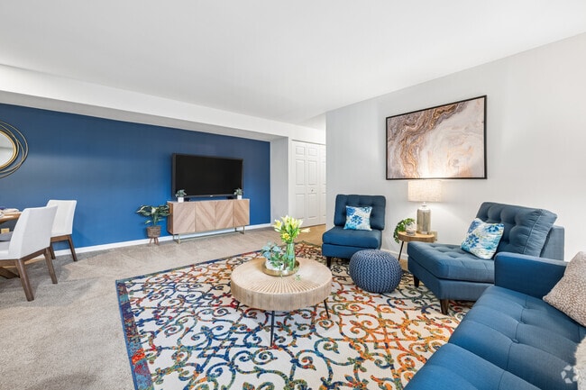 2BR, 1BA - 879SF - Living Room
