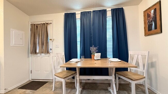 Photo - 1001 E Owens