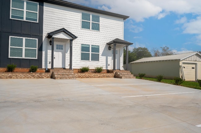 Photo - 112 Clark Blvd