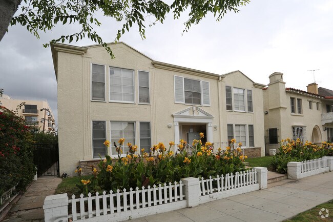 Photo - 128 S Reeves Dr