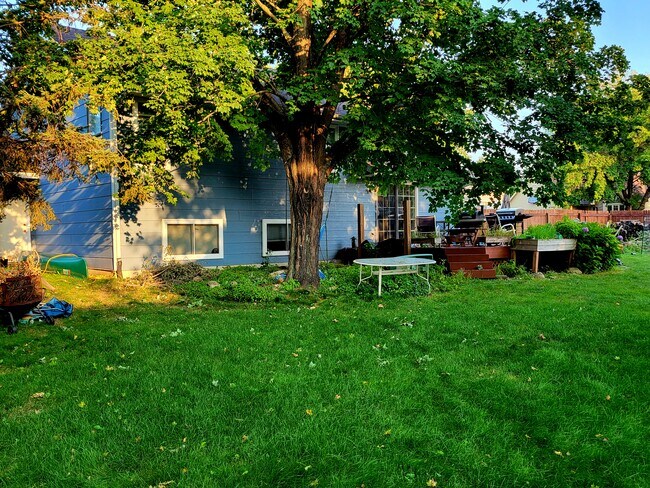 Photo - 979 Pointe Way