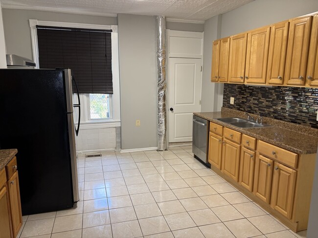 Photo - 250 W Fayette St
