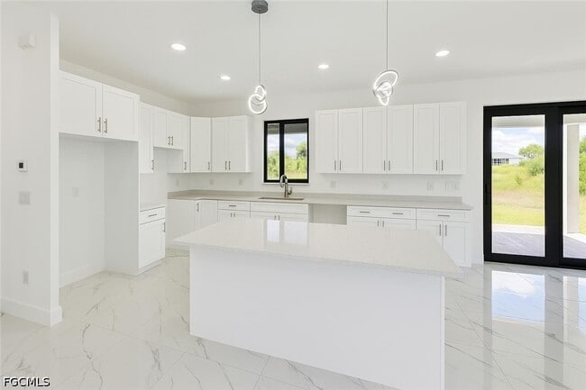 Photo - 612 Ames St E