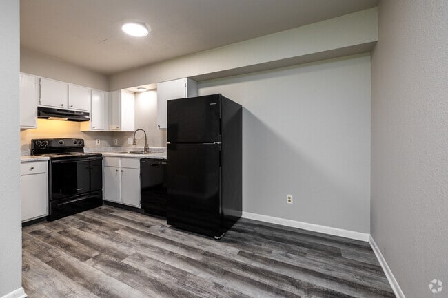 3BR, 2BA - 1,000SF - Dining Room